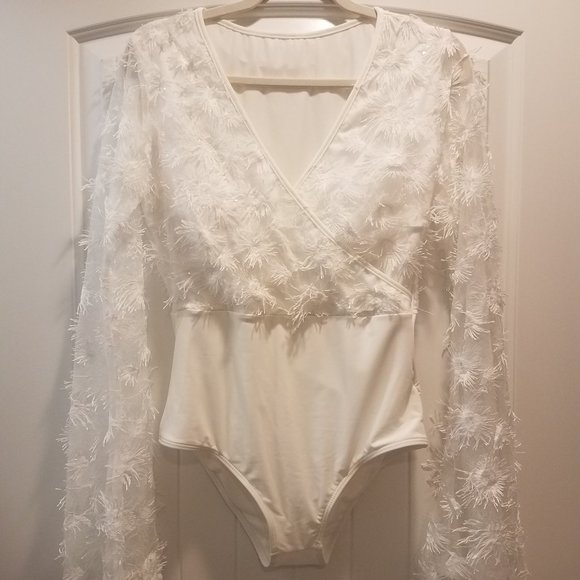 Boutique White Floral Bodysuit With Sheer Sleeves NWOT Size Small 1day SALE! - Picture 4 of 8